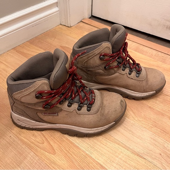 COLUMBIA Hiking Boots - Picture 3 of 8